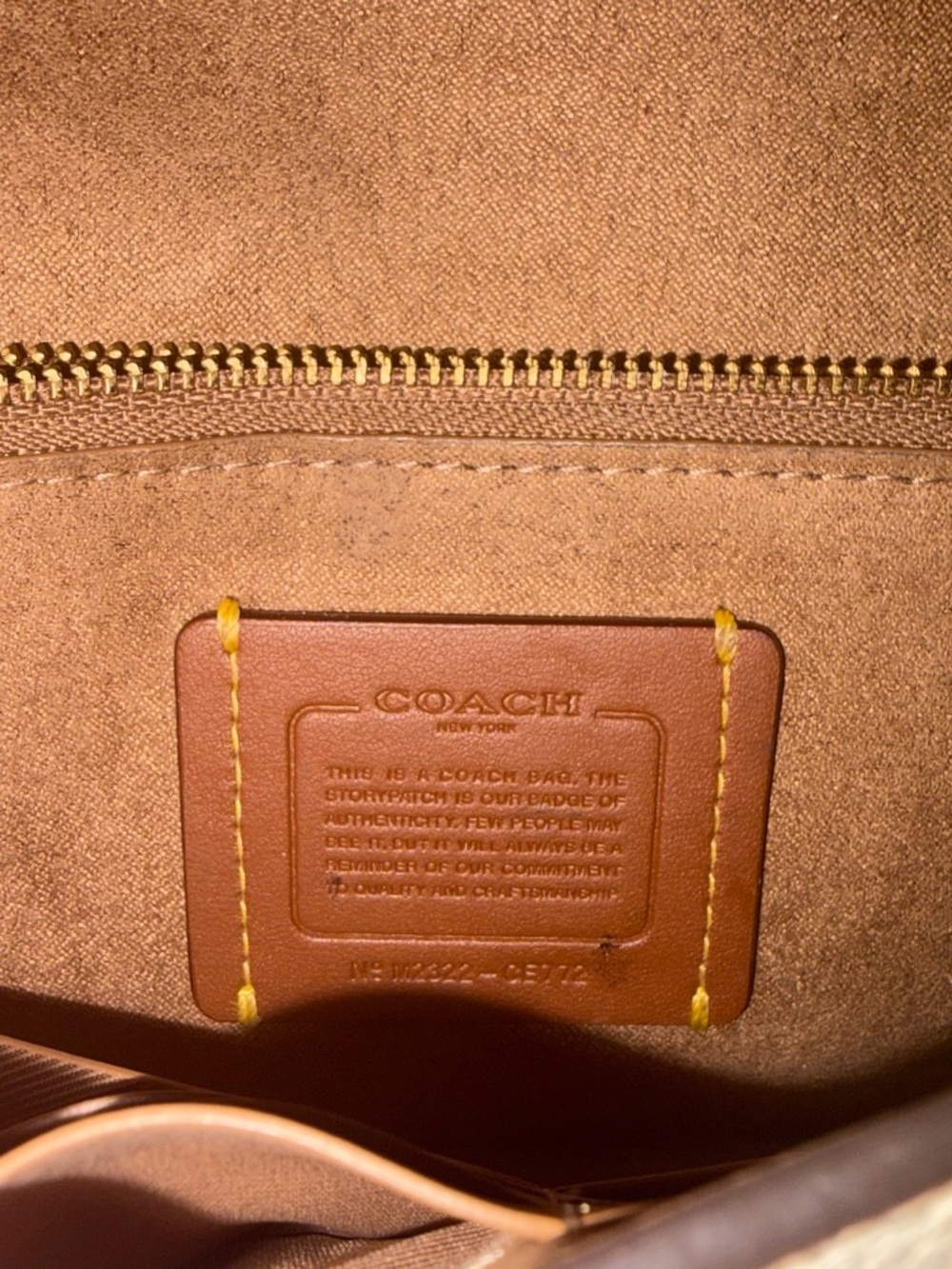 Coach Cream Leather Crossbody with Gold Chain and C Clasp - Picture 6 of 7